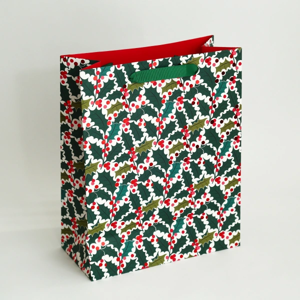 Christmas Kraft Gift Bags for Holiday Presents and Festive Party Favors - Image 5