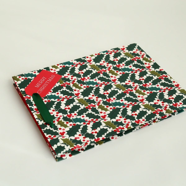Christmas Kraft Gift Bags for Holiday Presents and Festive Party Favors - Image 2
